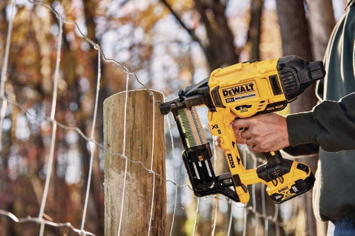 DeWalt DCFS950B 20V MAX* XR 9 GA Cordless Fencing Stapler (Tool Only)