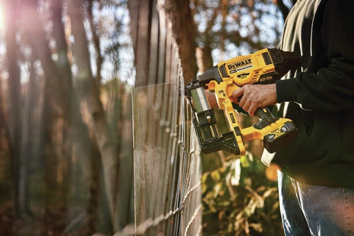 DeWalt DCFS950B 20V MAX* XR 9 GA Cordless Fencing Stapler (Tool Only)